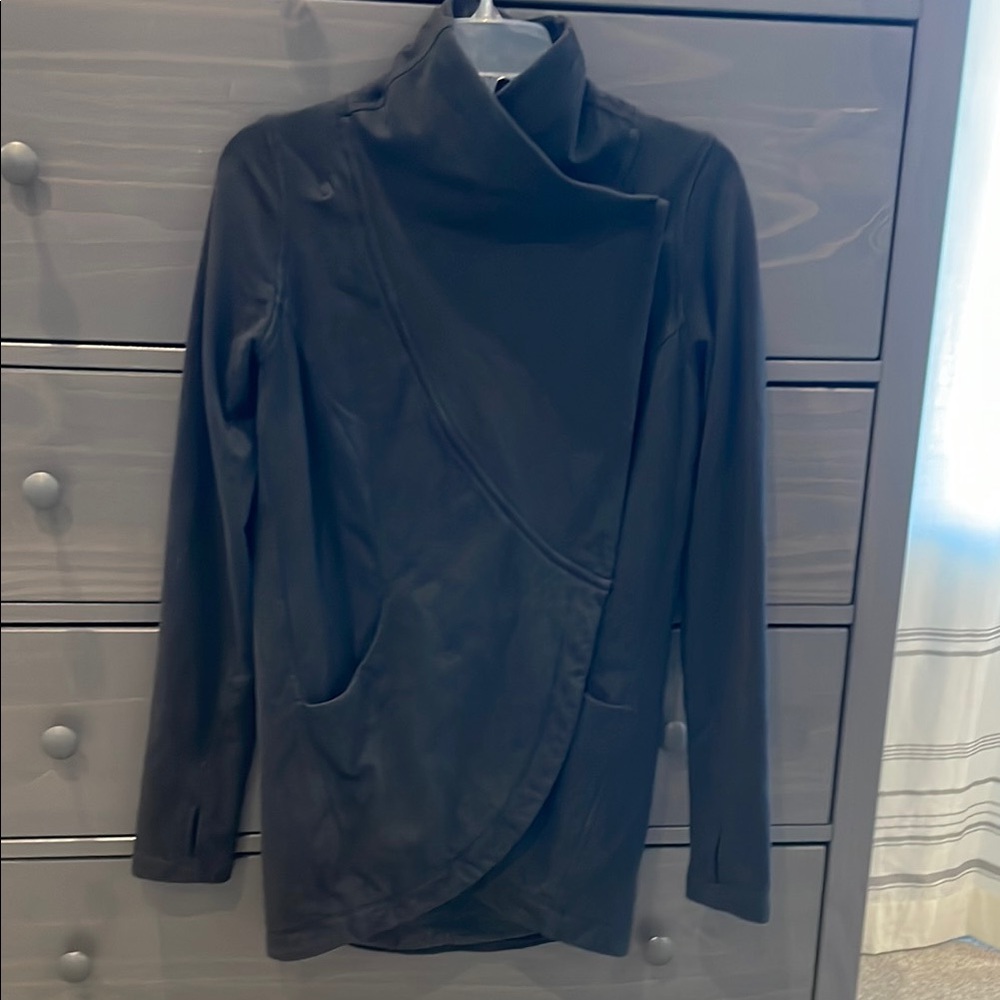 Lululemon long cardigan/sweatshirt. Size 4